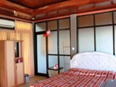 Soka Indah Restaurant & Bungalows Selemadeg  Kültér fotó