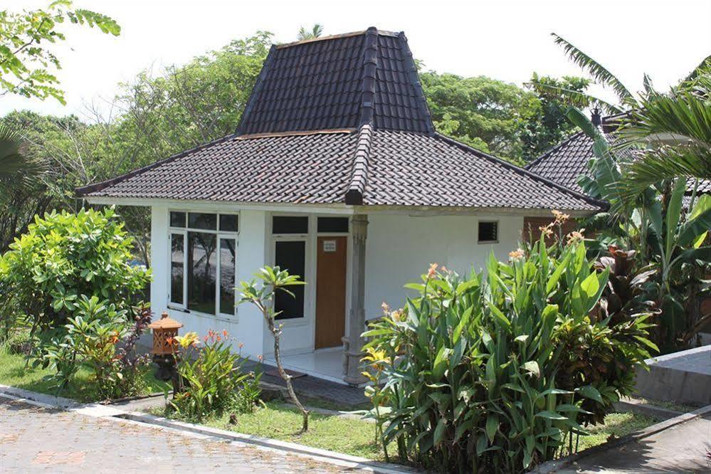 Soka Indah Restaurant & Bungalows Selemadeg  Kültér fotó