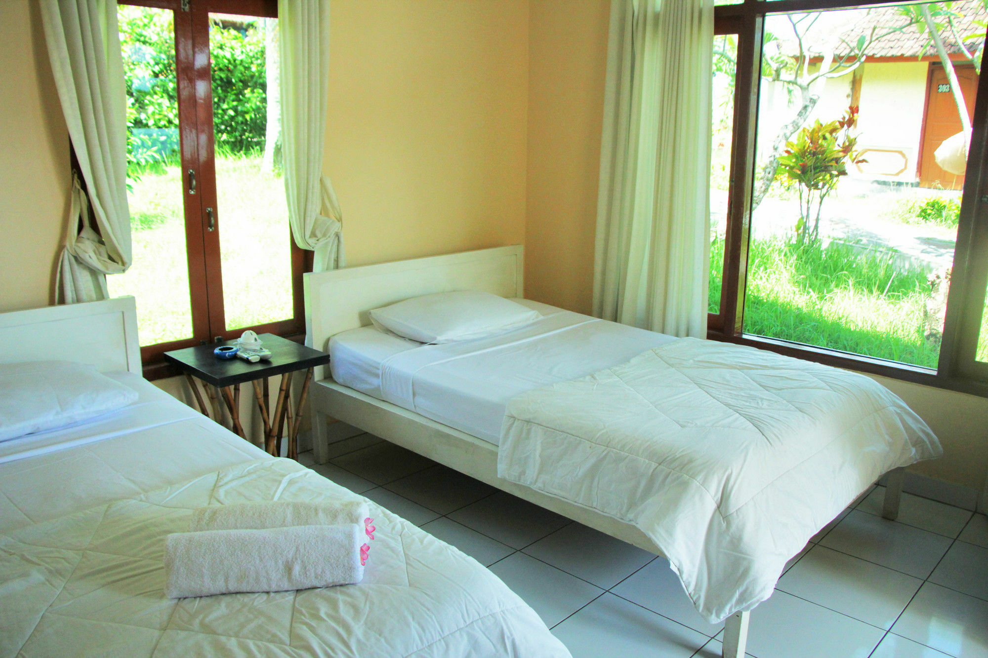 Soka Indah Restaurant & Bungalows Selemadeg  Kültér fotó
